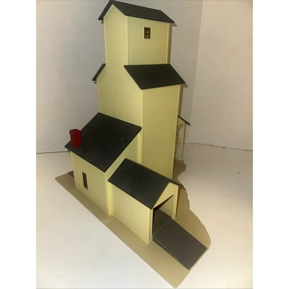 Lionel 6-12726 Olsen Feeds Grain Elevator O Gauge Built Lighted Building Display